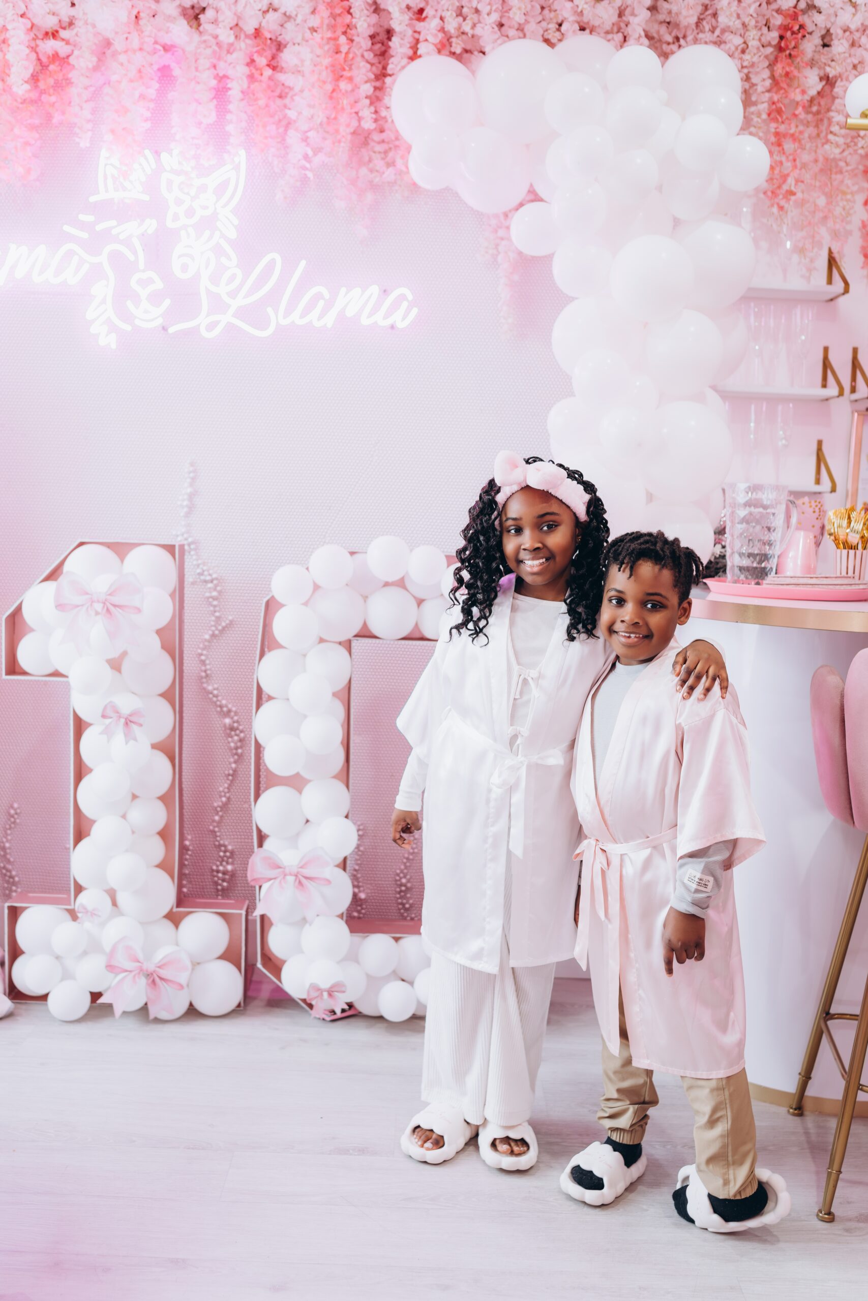 pink & white decor